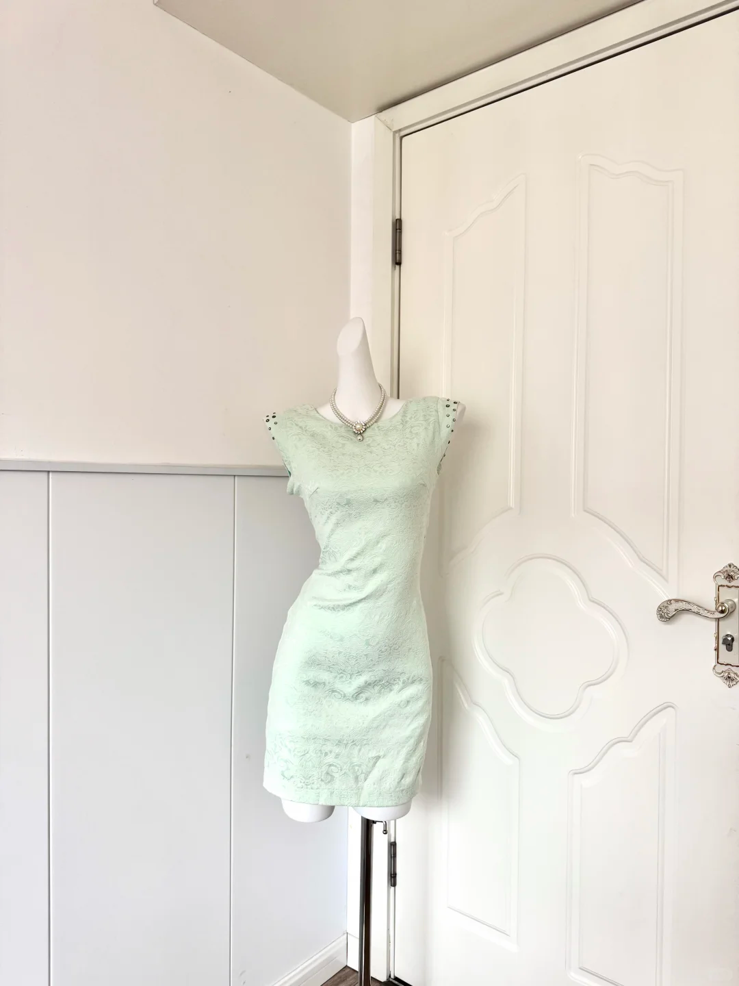 Women Mint Green Homecoming Dress, Round Neck Cap Sleeve Rivet Embellishment All‑Over Lace Fitted Sheath Bodycon Mini Party Dress gh9198