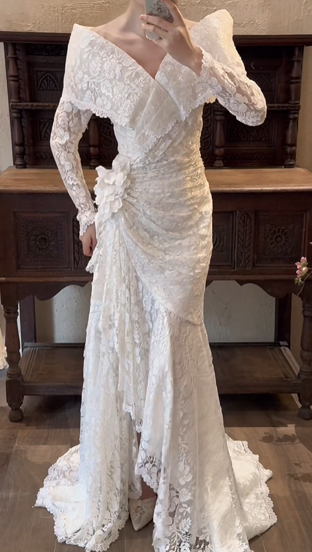 White Vintage Lace Mermaid Wedding Gown, Wide Lapel V‑Neck Long Sleeve 3D Floral Applique Slit Bridal Dress gh9067