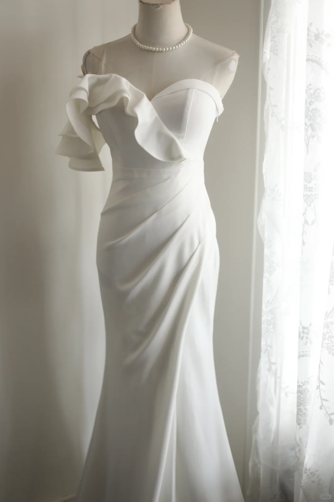 White One‑Shoulder Mermaid Wedding Dress, Asymmetrical Ruffle Off‑Shoulder Draped Fitted Mermaid Bridal Gown gh9110