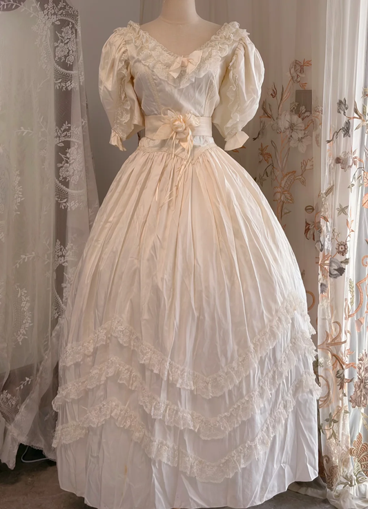 Cream White Vintage Victorian Long Gown, Puff Sleeve Lace Tiered Ballgown gh9289