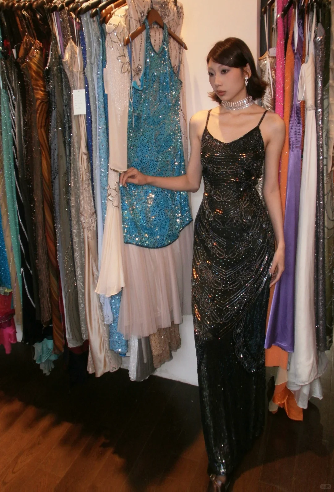 Black Spaghetti Straps V Neck Vintage Floral Pattern Beaded Sequin Fitted Long Evening Prom Dress gh9762