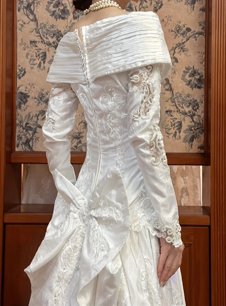 White Vintage Pleated Satin A‑Line Wedding Prom Dress, Off‑the‑Shoulder Folded V‑Neck, Twisted Pleated Long Sleeves, Baroque Lace Appliqués gh8714