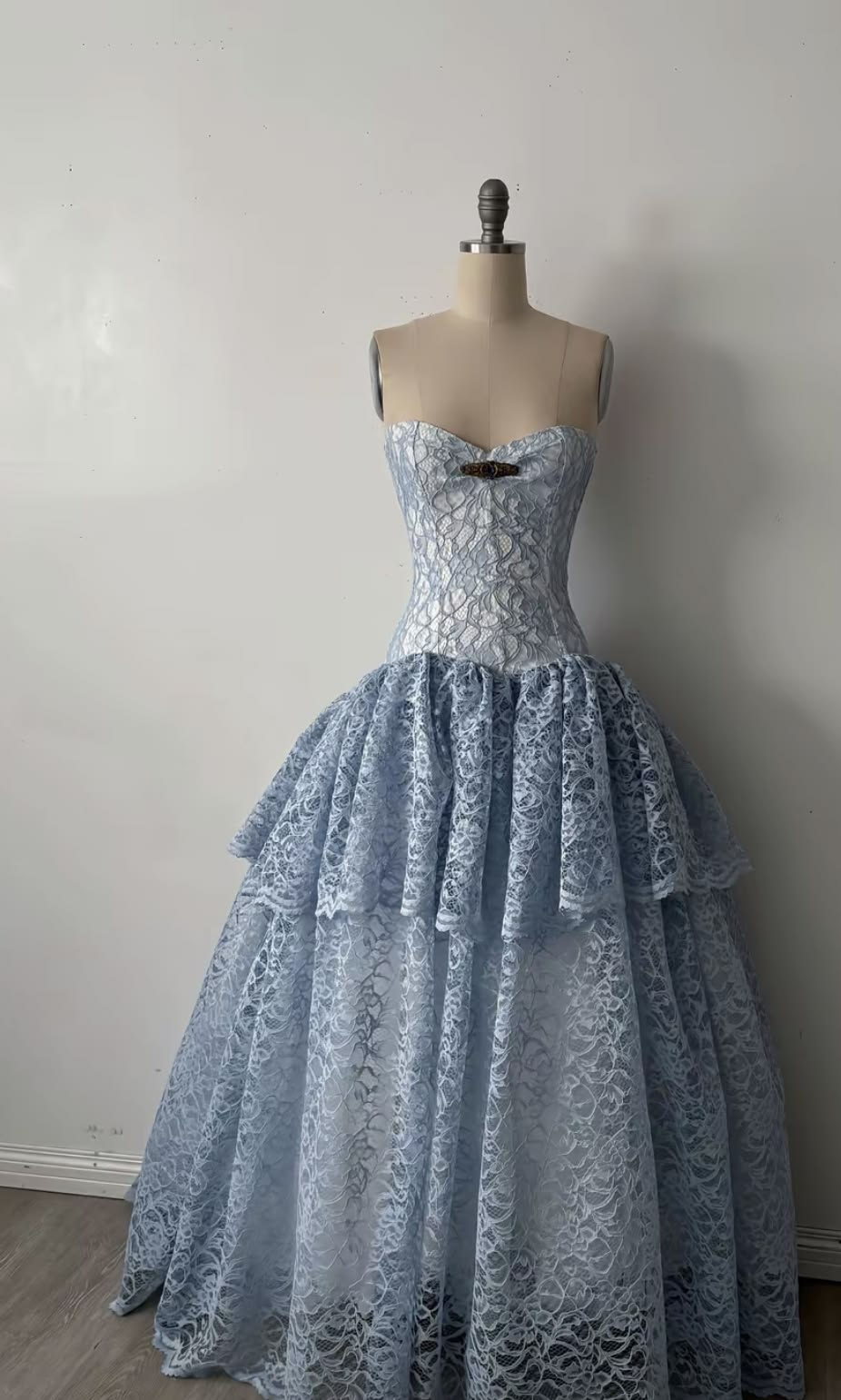 ✨Girlhomeshops-Strapless Light Blue Tiered Lace Sweetheart Ballgown Prom Gown gh10208
