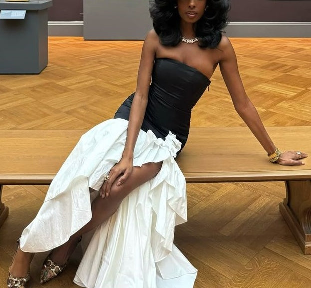 Robe sirène sans manches à contraste noir et blanc | Robe longue asymétrique élégante et luxueuse à volants pour bal de gala gh6478