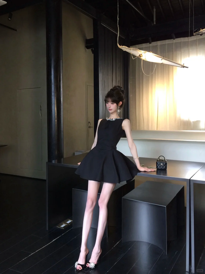 Women Elegant Black Sleeveless Homecoming Dress Rhinestone Round Neck A-Line Puffy Short Party Dress gh9426