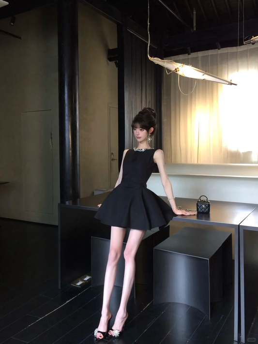Women Elegant Black Sleeveless Homecoming Dress Rhinestone Round Neck A-Line Puffy Short Party Dress gh9426