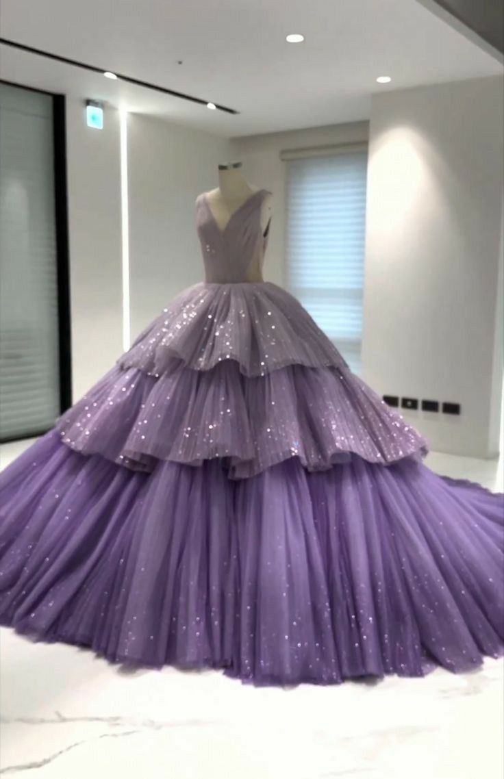 Lila, wunderschön glänzend, elegant, A-Linie, lang, gestuftes Tüll-Ballkleid mit Rüschen, formelles Kleid, Abendkleid, Promi-Kleid, gh3145