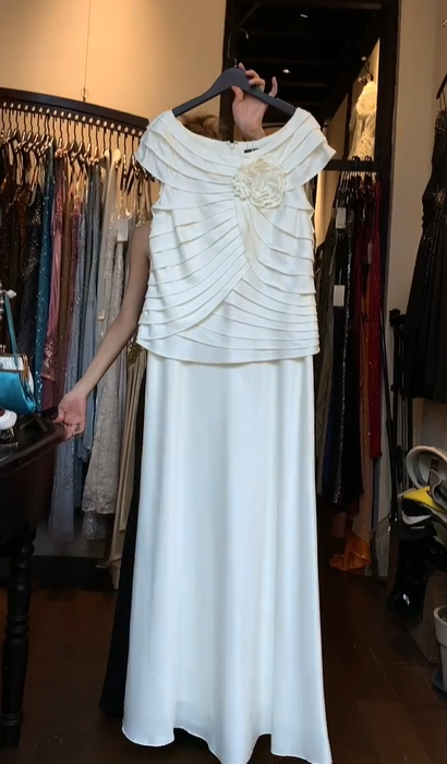 White Bateau Neck Satin Formal Gown Layered Pleats 3D Flower Sheath Long Evening Prom Dress gh9795