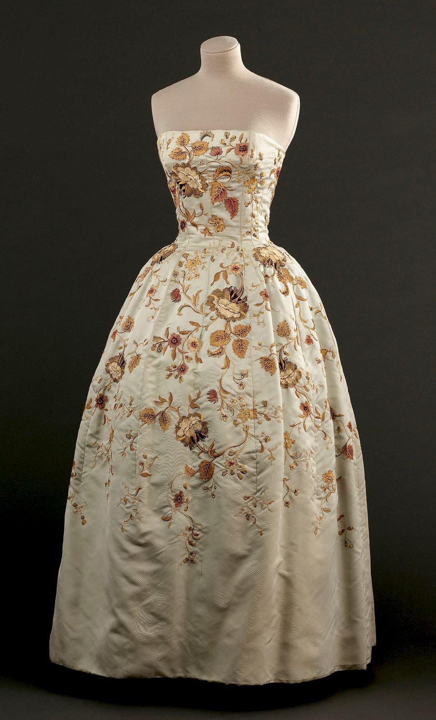Girlhomeshops - Superbe robe de bal longue en satin à fleurs et perles gh5557