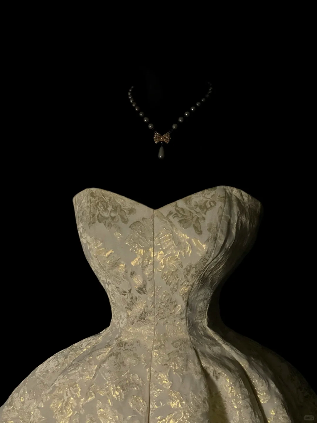 Vintage Gold Brocade Short Prom Dress, Strapless Sweetheart Neck, Fitted Waist, Multi‑Layer Ruffled Skirt, Tulle Underskirt, 50s Retro Cocktail Gown gh8896