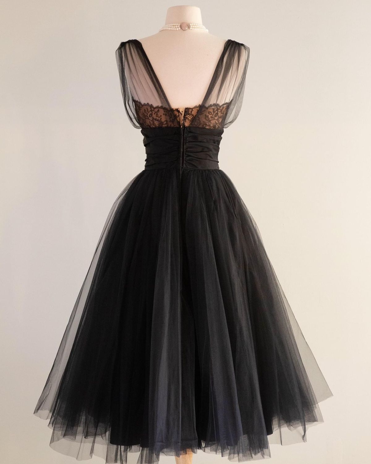 Robe de soirée courte noire en satin et tulle, de la marque girlhomeshops - hoco dresses gh5571