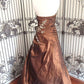 Wunderschönes Vintage-Abendkleid aus Satin mit exquisiter Applikation, langes, elegantes Ballkleid, braun, gh3313