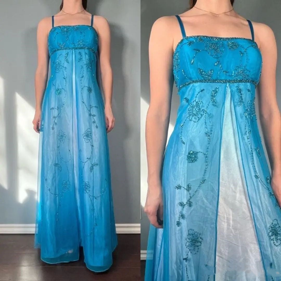 girlhomeshops-Feenkleid, blau und zart bestickt gh6119