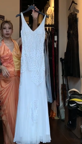 Spaghetti Strap White Prom Dress V Neck Hand Beaded Swirl Applique Flowy Chiffon Evening Gown gh9826
