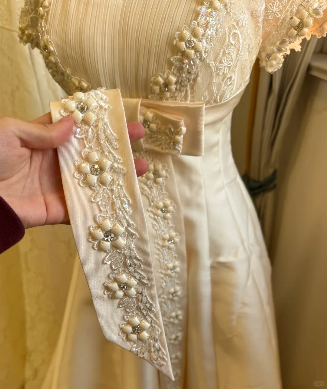 ✨Girlhomeshops-V Neck Short Sleeve Beaded Lace Satin Ball Gown Wedding Dress gh10276