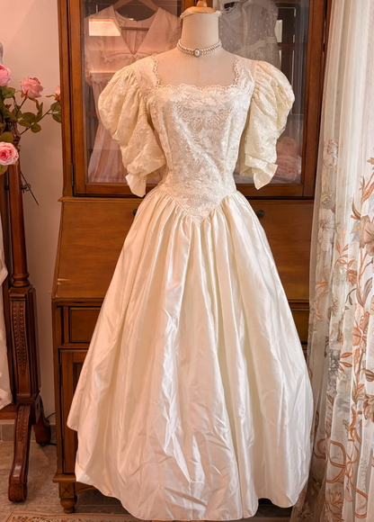 Cream White Vintage Satin Wedding Gown, Lace Puff Elbow Sleeve Ballgown gh9295