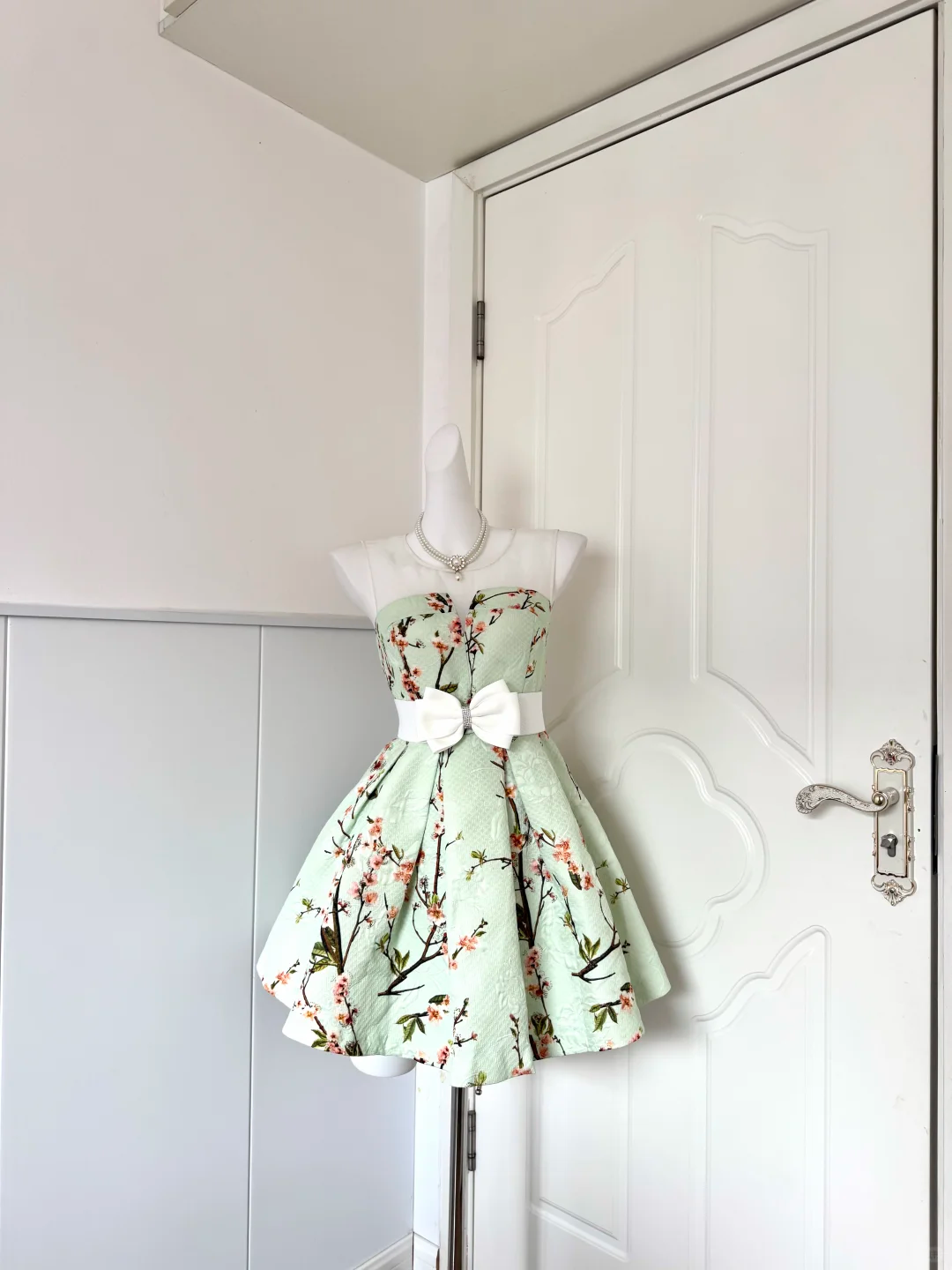 Mint Green Floral Print Strapless Short Cocktail Dress, Mesh Yoke White Rhinestone Bow Sash Pleated A‑Line Homecoming Party Gown gh9229