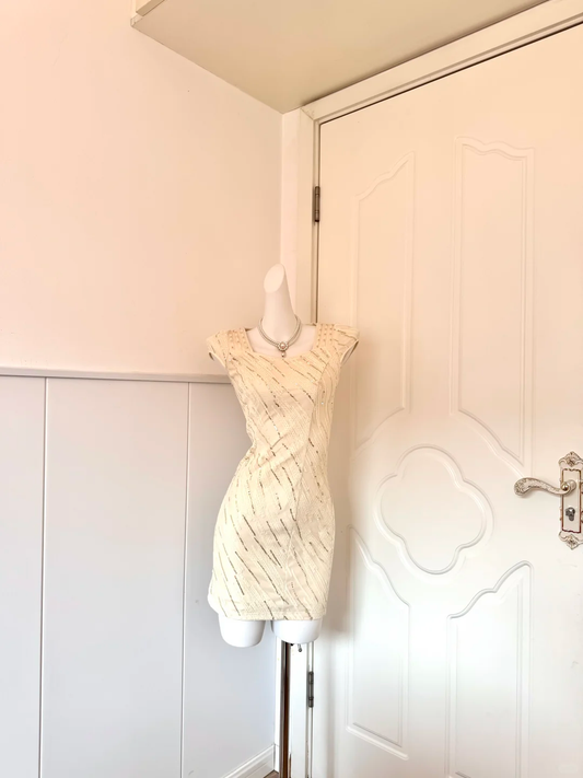 Women Cream Beige Homecoming Dress, Cap Sleeve Square Neck Slim‑Fit Bodycon Mini Dress With All‑Over Diagonal Sequin Beaded Stripe gh9183