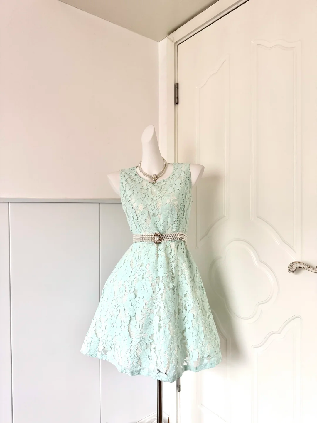 Women Mint Green Homecoming Dress, Sleeveless Round Neck All‑Over Floral Lace, Pearl Rhinestone Decorative Wide Sash, High Waist Fit‑and‑Flare A‑Line Mini Cocktail Party Dress gh9239