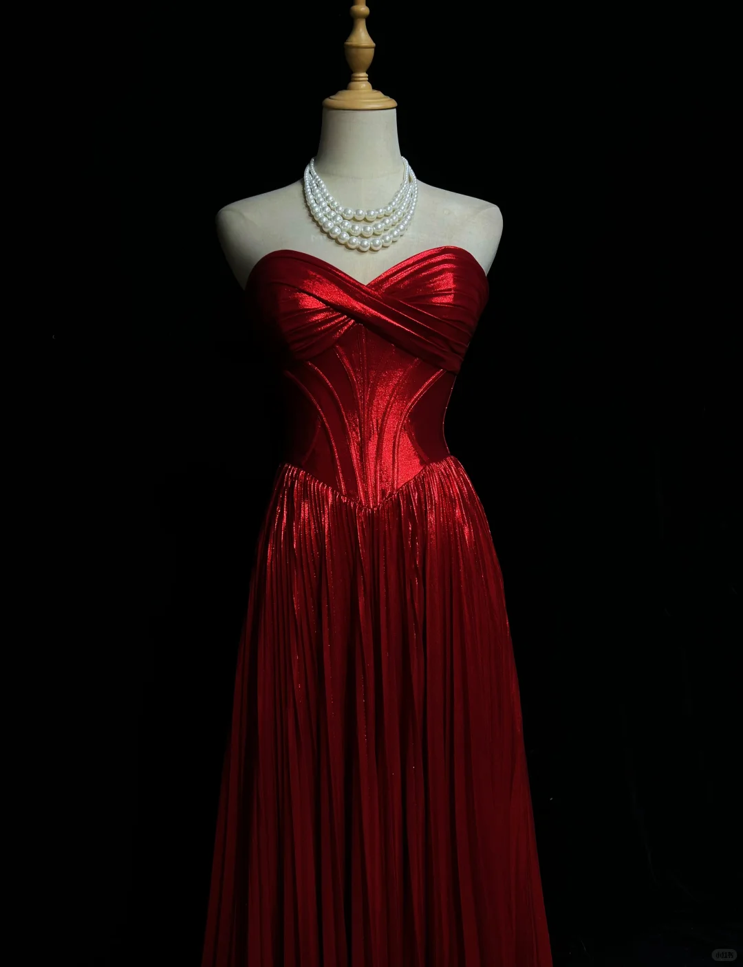 Strapless Bright Red Prom Dress Twisted Sweetheart Neckline Metallic Pleated Formal Gown with Train gh9544