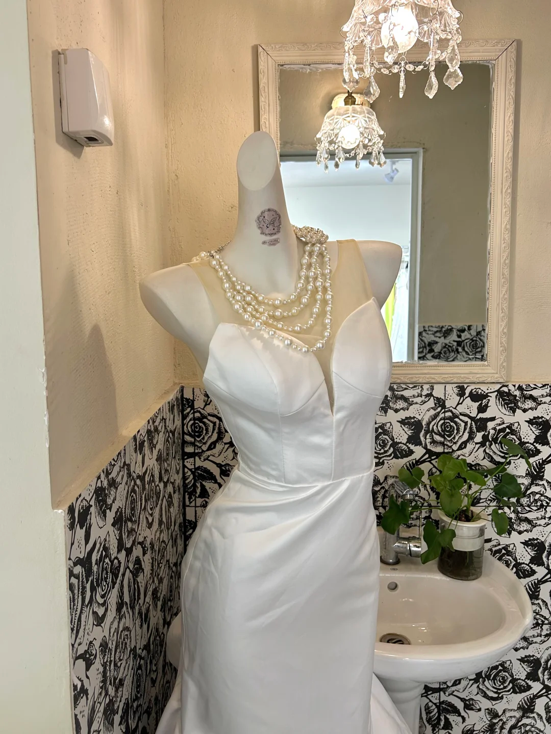 White Sleeveless Waist-Cinched Slim Fit Mermaid Long Romantic Dress, Wedding Gown gh7628