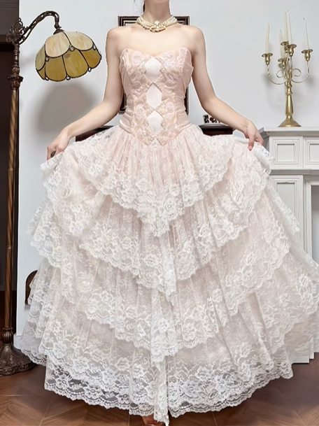 Light Pink Vintage Strapless Prom Gown, Sweetheart Neckline, Diamond Cut‑Out Bodice, Lace Appliqués Fitted Waist, Multi‑Tier Ruffled Lace Cake Ball Gown Skirt, Vintage Court Evening Prom Dress gh8749