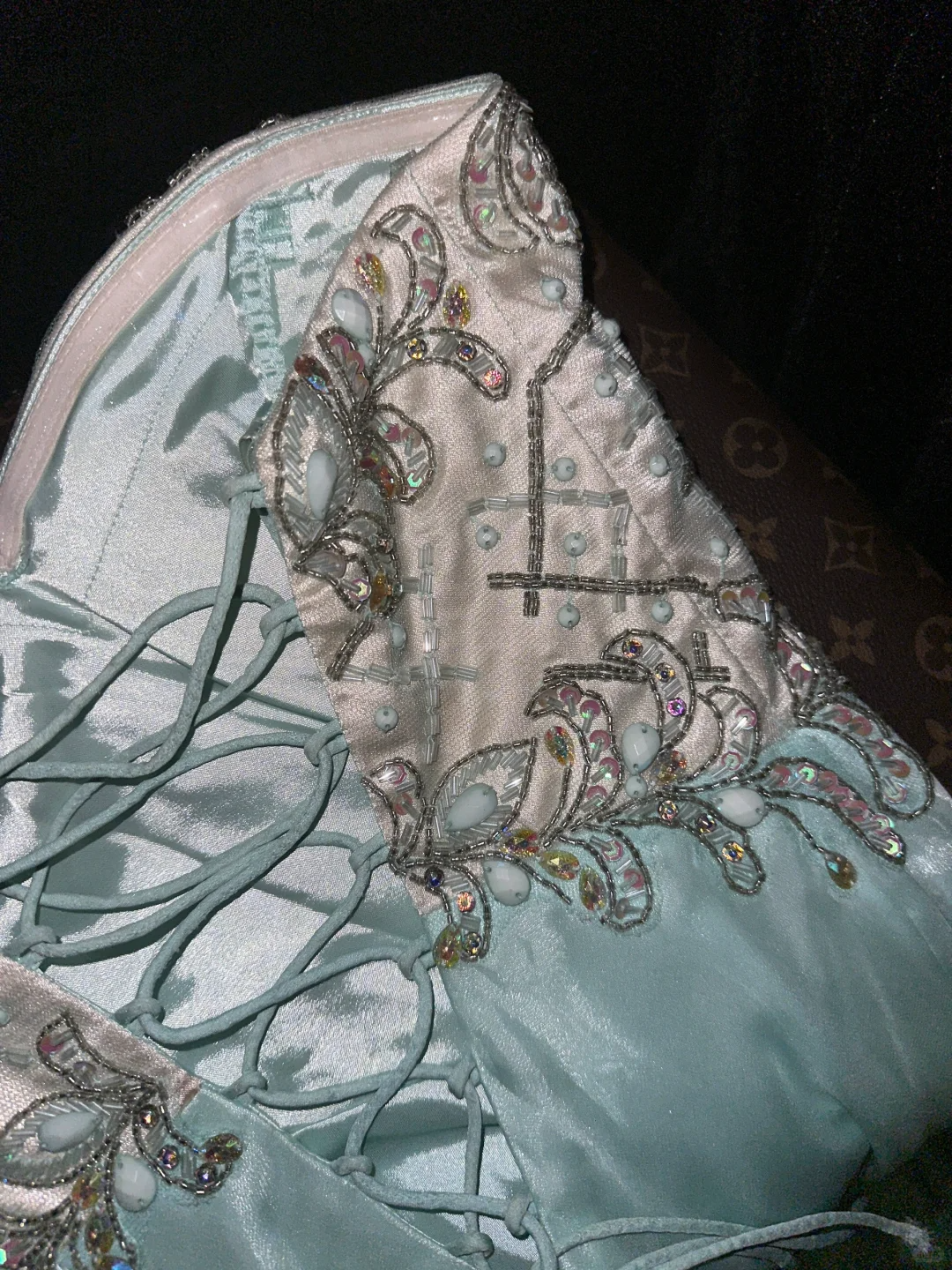 Robe de soirée longue en tulle bleu magnifique et perlée gh4416
