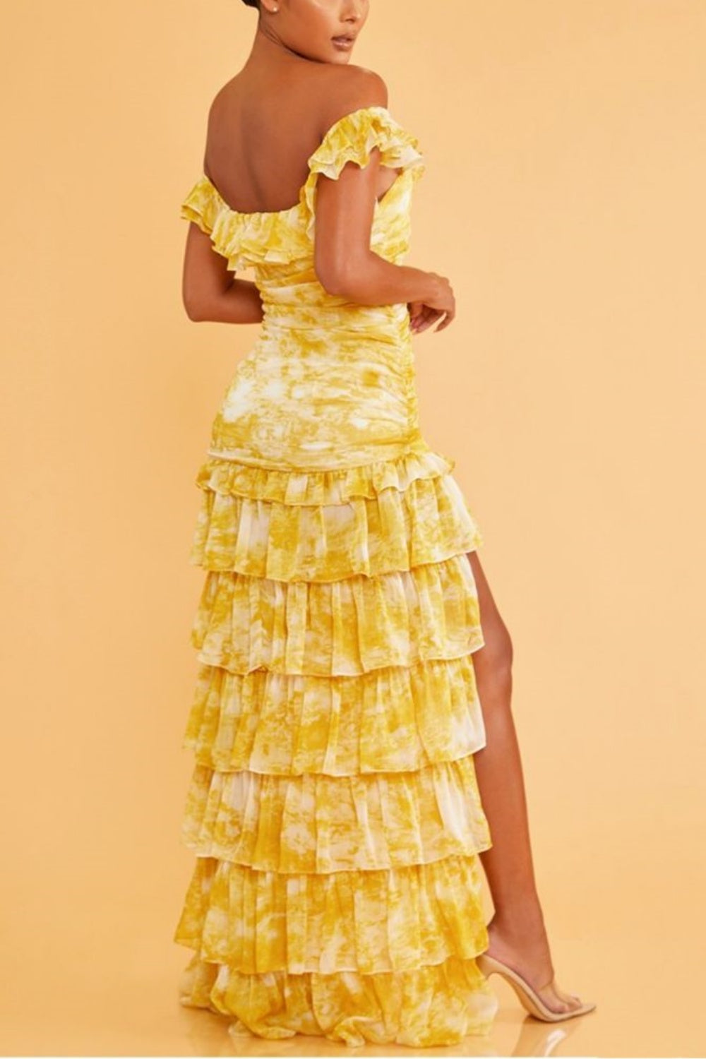 Girlhomeshops - Robe de soirée longue en mousseline de soie, élégante et sexy, motif floral, jaune, à volants, pour invité de mariage, gh5205