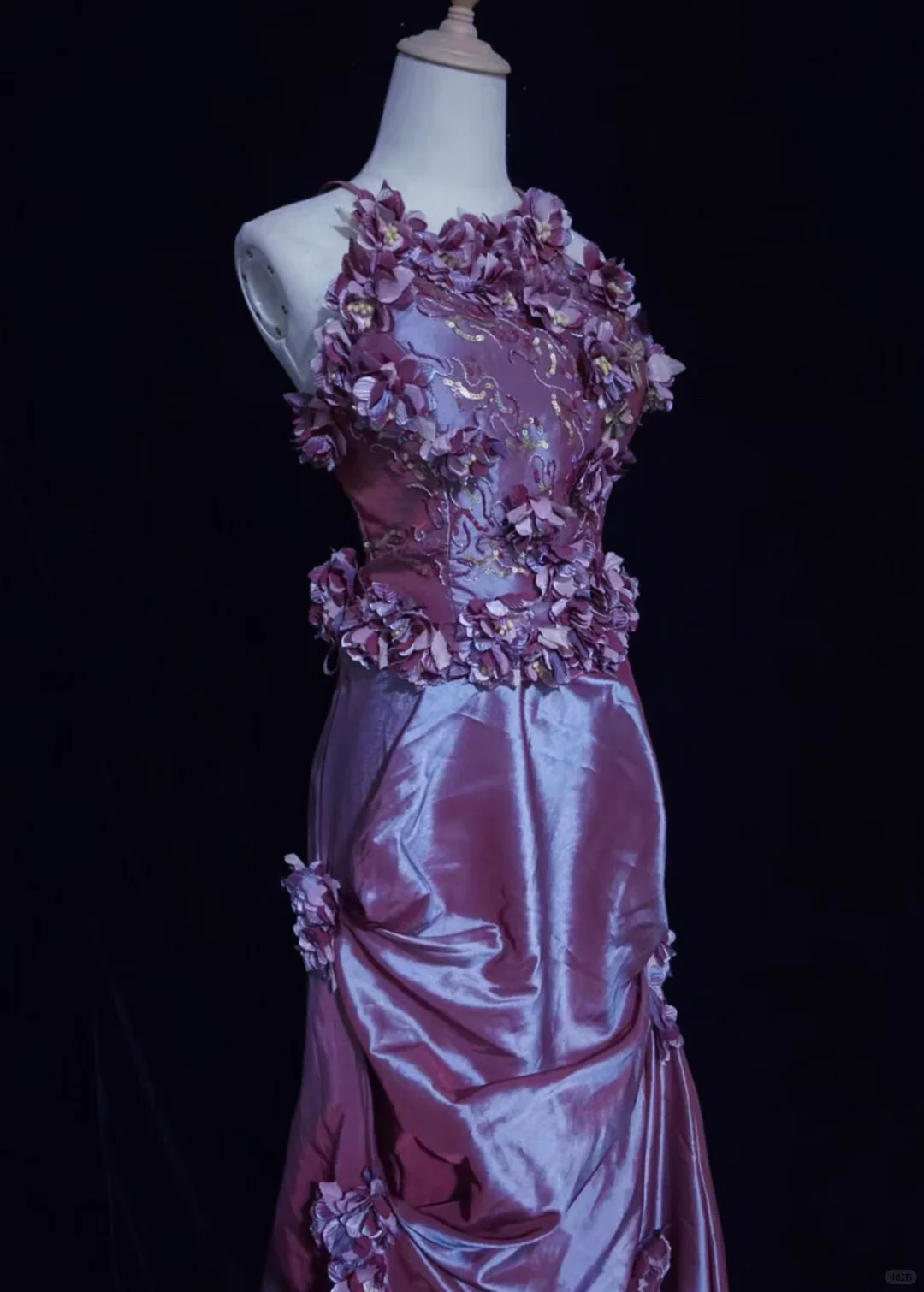 Halter Dusty Purple Long Evening Gown 3D Floral Appliques Shimmer Satin Pleated Formal Dress for Prom gh9536