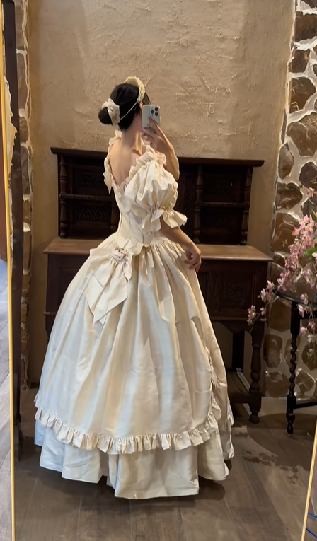 Light Beige Rococo Vintage Wedding Gown, V‑Neck Puff Short Sleeve 3D Fabric Rose Ruffled Satin A‑Line Bridal Dress gh9066