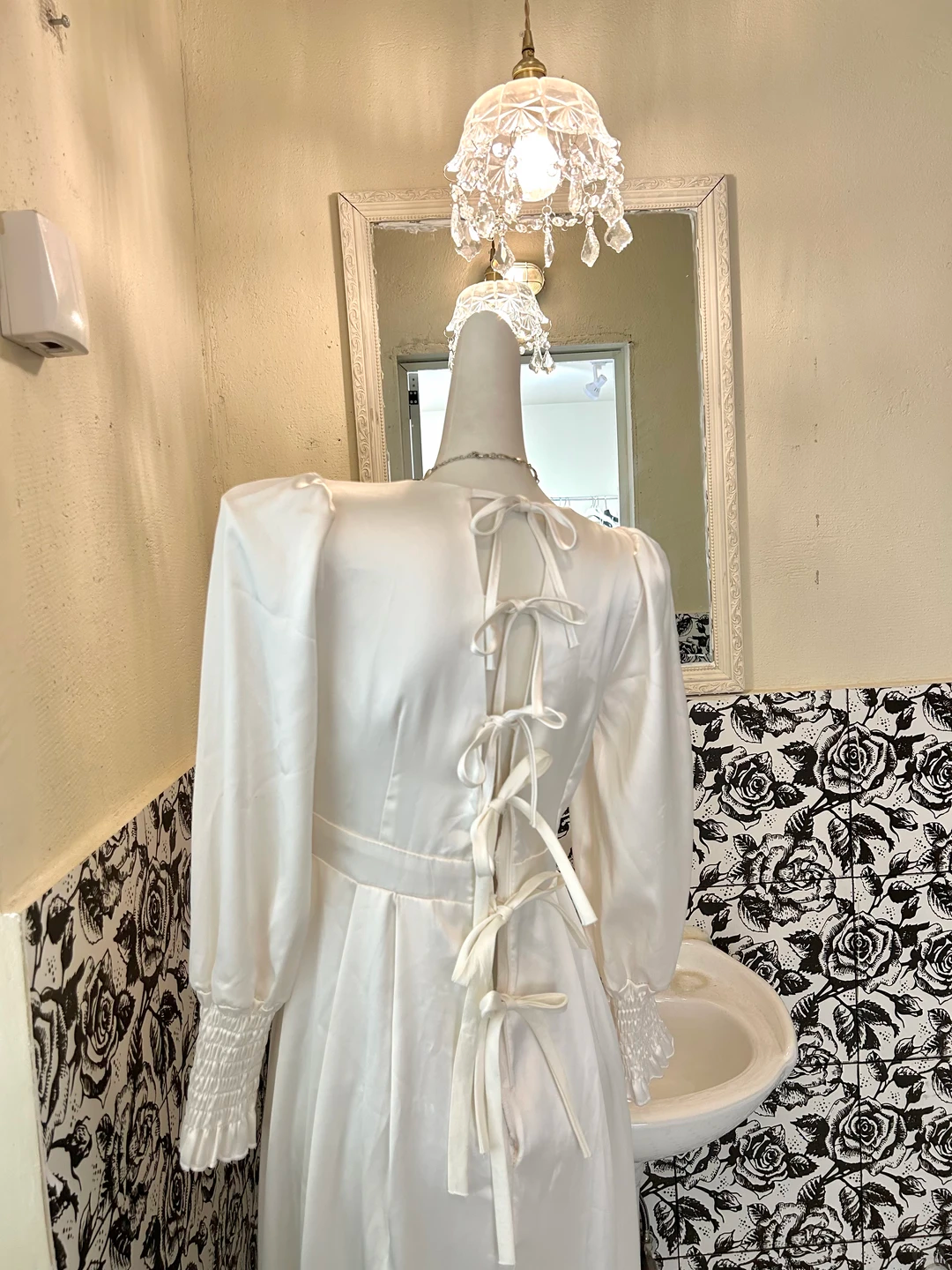 White V-Neck Long Sleeve Waist-Cinched Vintage Elegant Luxury Romantic Dress, Wedding Gown gh7702