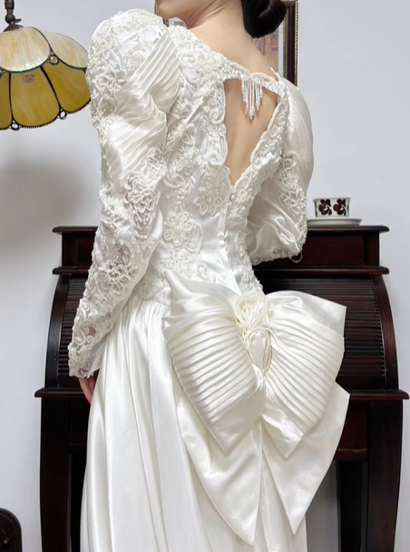 Ivory Vintage Satin Wedding Gown, V‑Neck, Vintage Leg‑of‑Mutton Puff Long Sleeves, Exquisite Lace Appliqués Fitted Waist, Satin Full‑Skirt With Long Train, Lace Trim On Hem, Bridal Prom Dress gh8758
