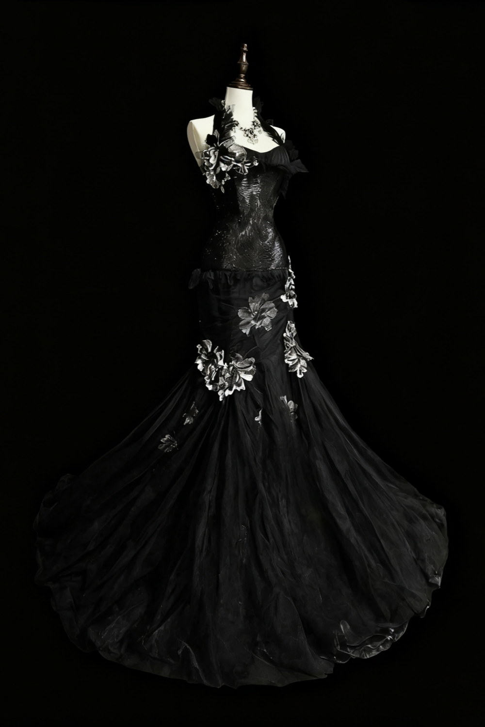 girlhomeshops – Schwarzes, meerjungfraueninspiriertes Blumenkleid, einzigartig elegantes, langes, dunkles Meerjungfrauen-Tüllballkleid/Abendkleid. gh6138