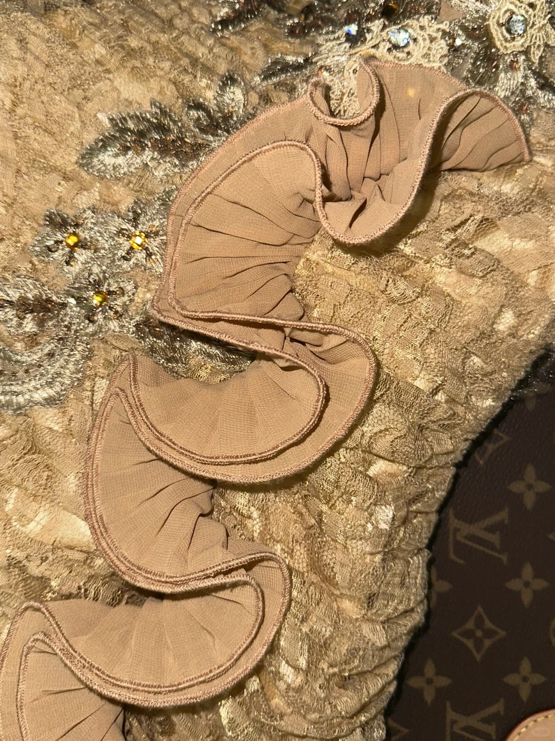 Robe de soirée courte en dentelle champagne avec appliques et perles gh4389