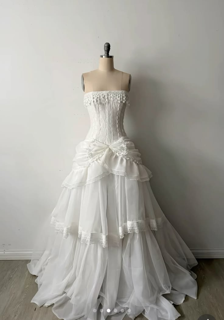 ✨Girlhomeshops-Strapless White Beaded Lace Corset Tiered Chiffon Wedding Gown gh10221