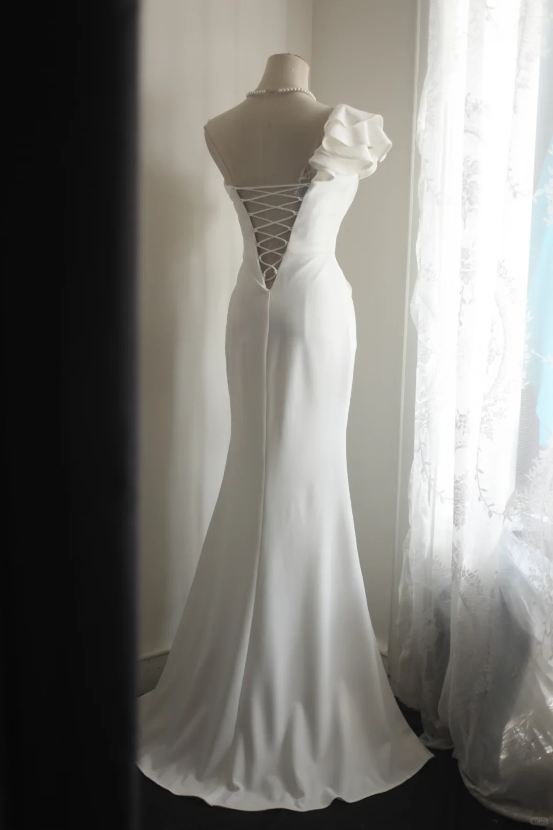 White One‑Shoulder Mermaid Wedding Dress, Asymmetrical Ruffle Off‑Shoulder Draped Fitted Mermaid Bridal Gown gh9110