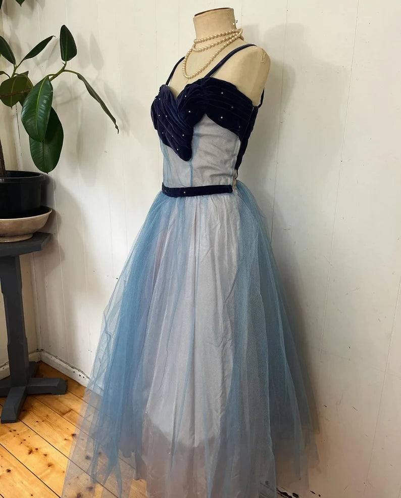 Blaues süßes zartes Perlen-Spaghettiträger-langes Tüll-Ballkleid Abendkleid Partykleid Homecoming-Kleid gh3488