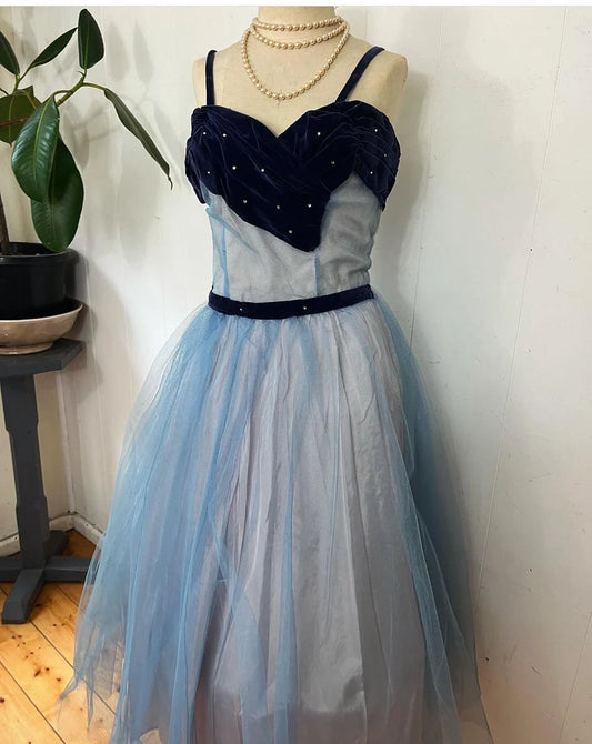 Blaues süßes zartes Perlen-Spaghettiträger-langes Tüll-Ballkleid Abendkleid Partykleid Homecoming-Kleid gh3488