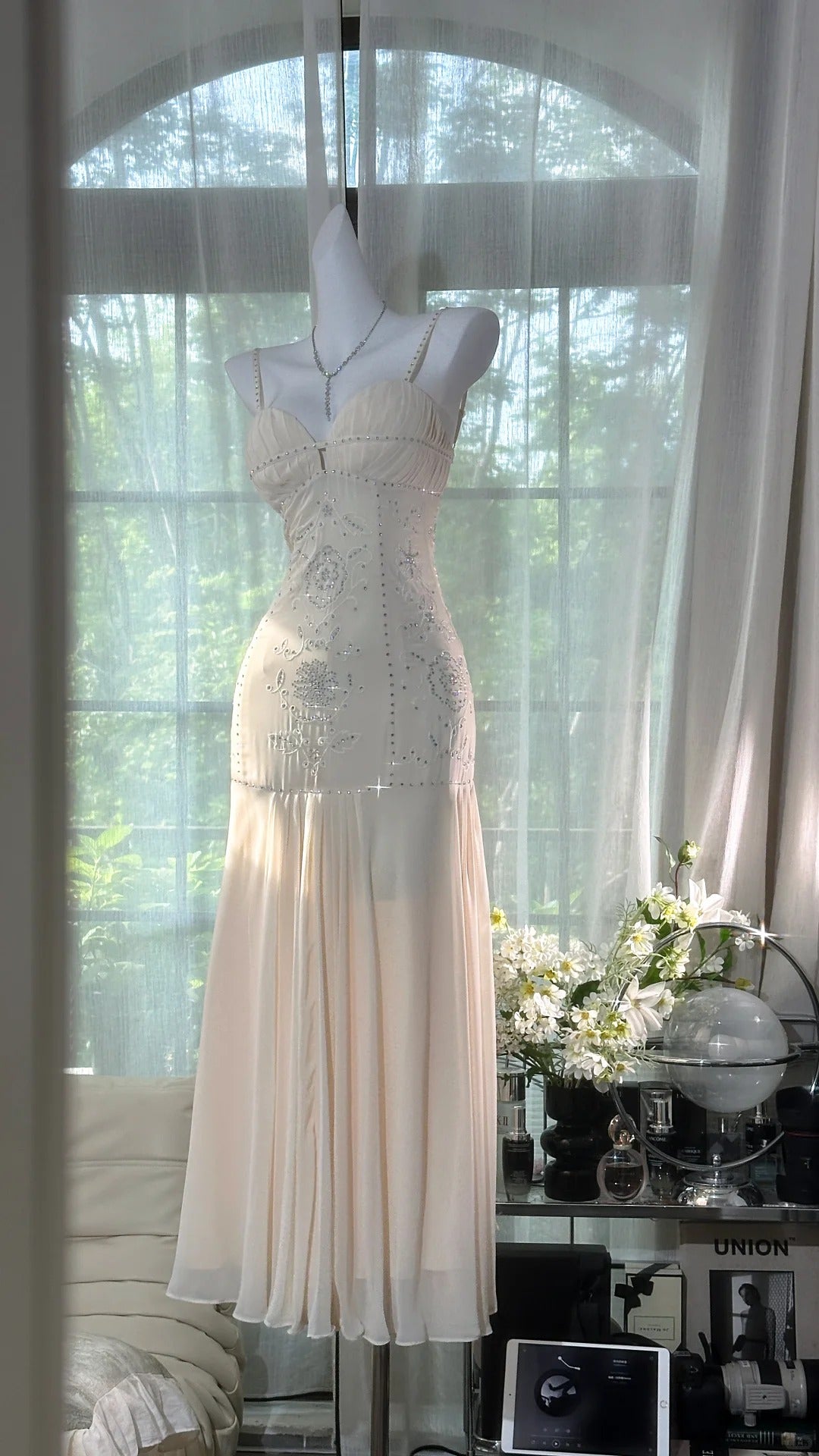 Girlhomeshops-Weißes, perlenbesetztes, elegantes Spaghettiträger-Lang-Chiffon-Ballkleid, Abendkleid, Partykleid, Date-Kleid, gh5082