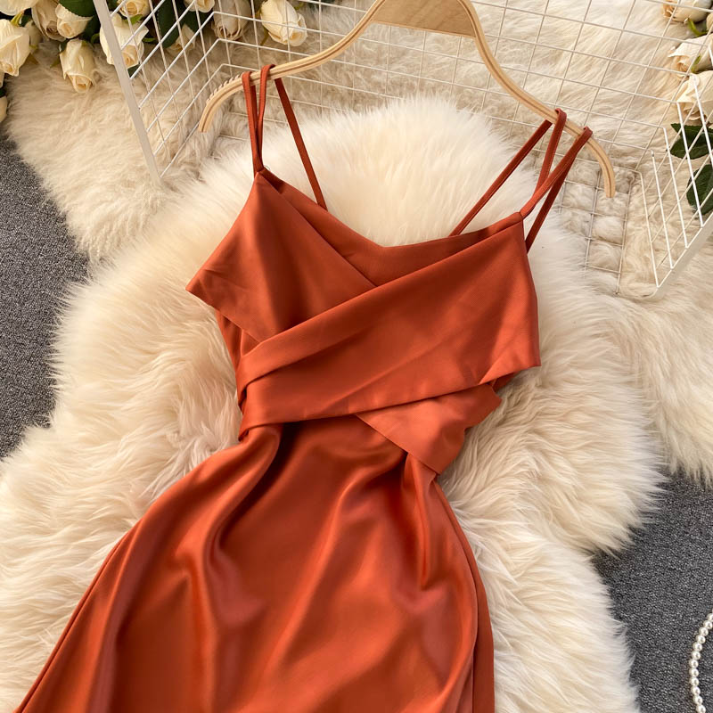 Robe courte en satin à la mode 10944