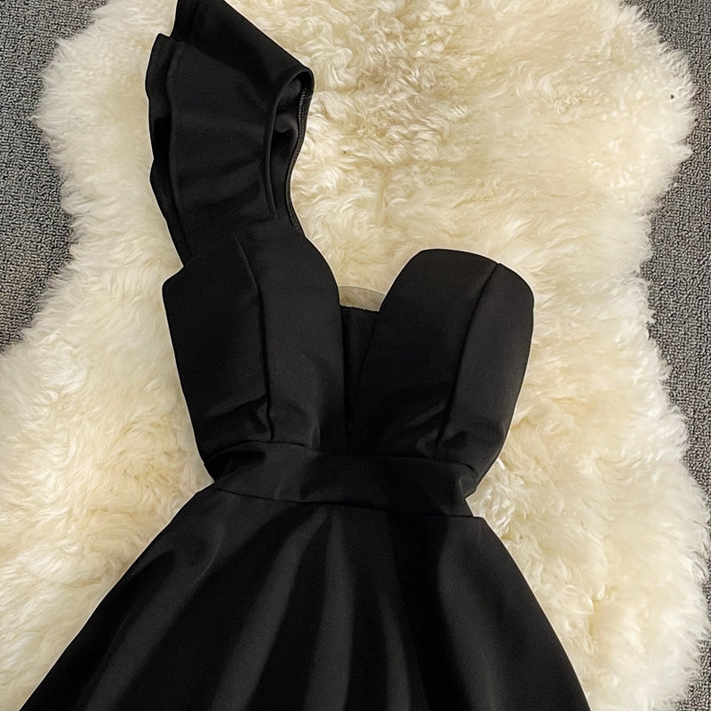 Süßes kurzes A-Linien-Kleid One-Shoulder-Kleid 10809