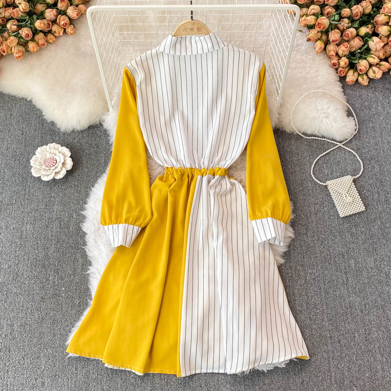 Schlichtes, gestreiftes Hemdkleid in A-Linie 10771 