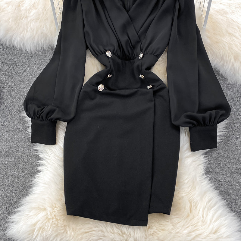 Robe noire à manches longues et col en V 10843 
