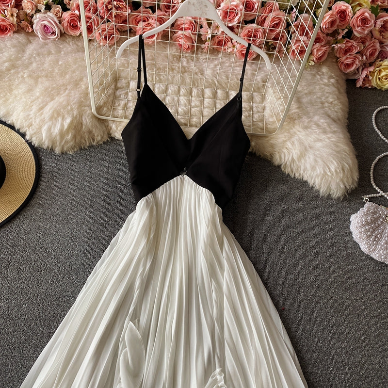 Robe trapèze mignonne à col en V Robe tendance noire et blanche 10810 