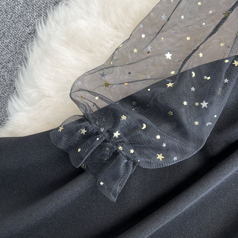 Schwarzes kurzes Kleid mit V-Ausschnitt A-Linie Modekleid 10832 