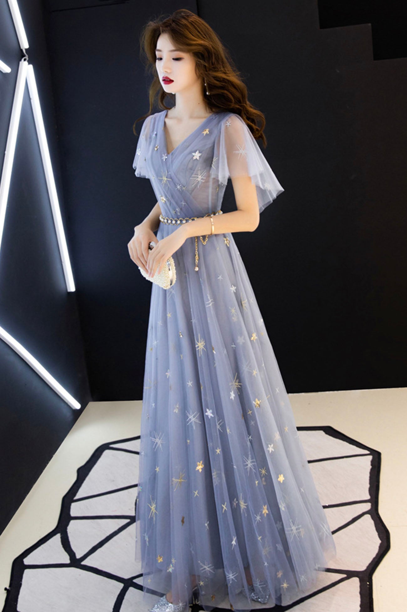 Blaues langes Ballkleid aus Tüll mit V-Ausschnitt blaues Abendkleid 10640