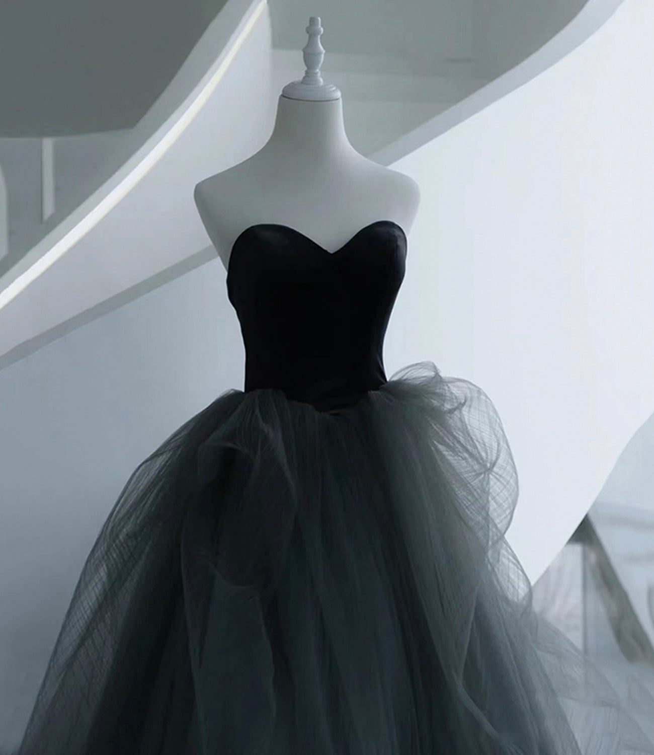 Schwarzes und graues langes Ballkleid aus Tüll A-Linie Abendkleid 10517