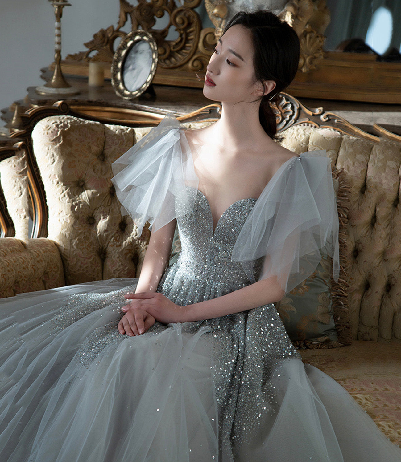 Langes Ballkleid aus grauem Tüll mit Pailletten A-Linie Abendkleid 10574