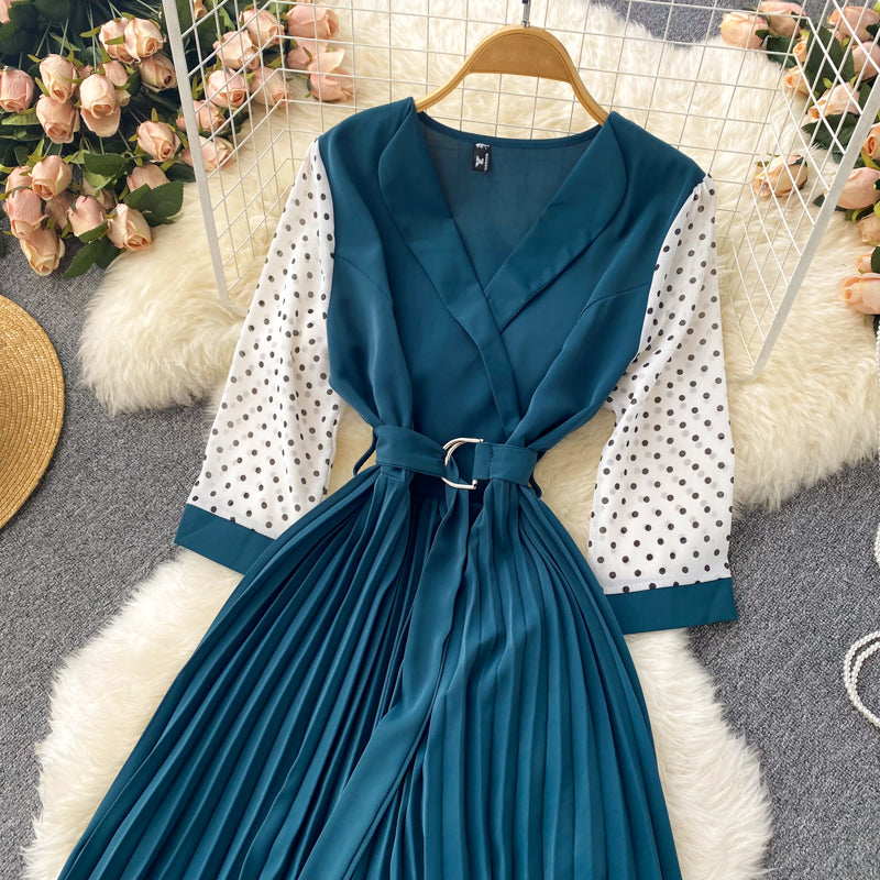 Süßes Langarmkleid mit V-Ausschnitt A-Linie Modekleid 10667