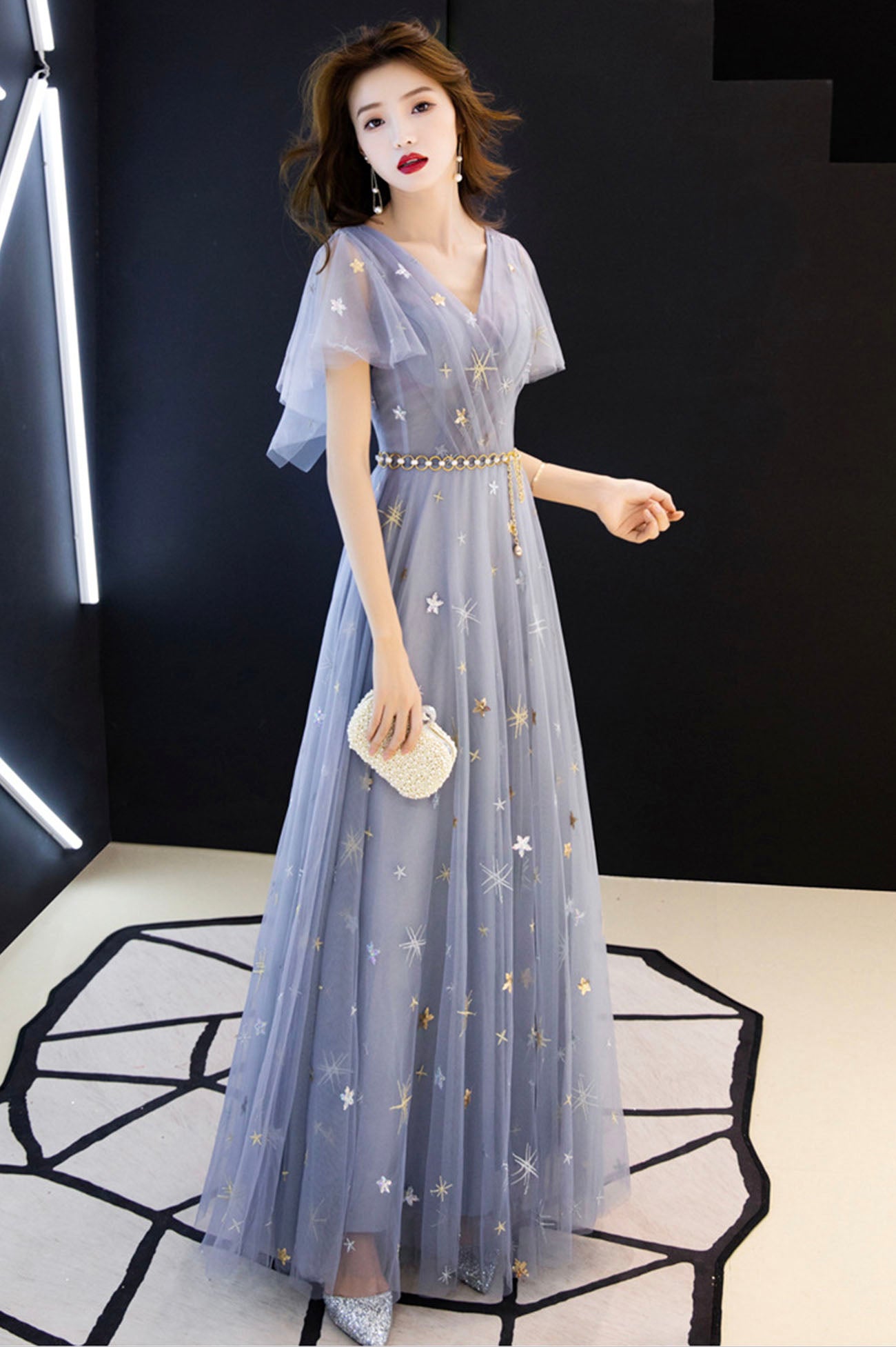 Blaues langes Ballkleid aus Tüll mit V-Ausschnitt blaues Abendkleid 10640